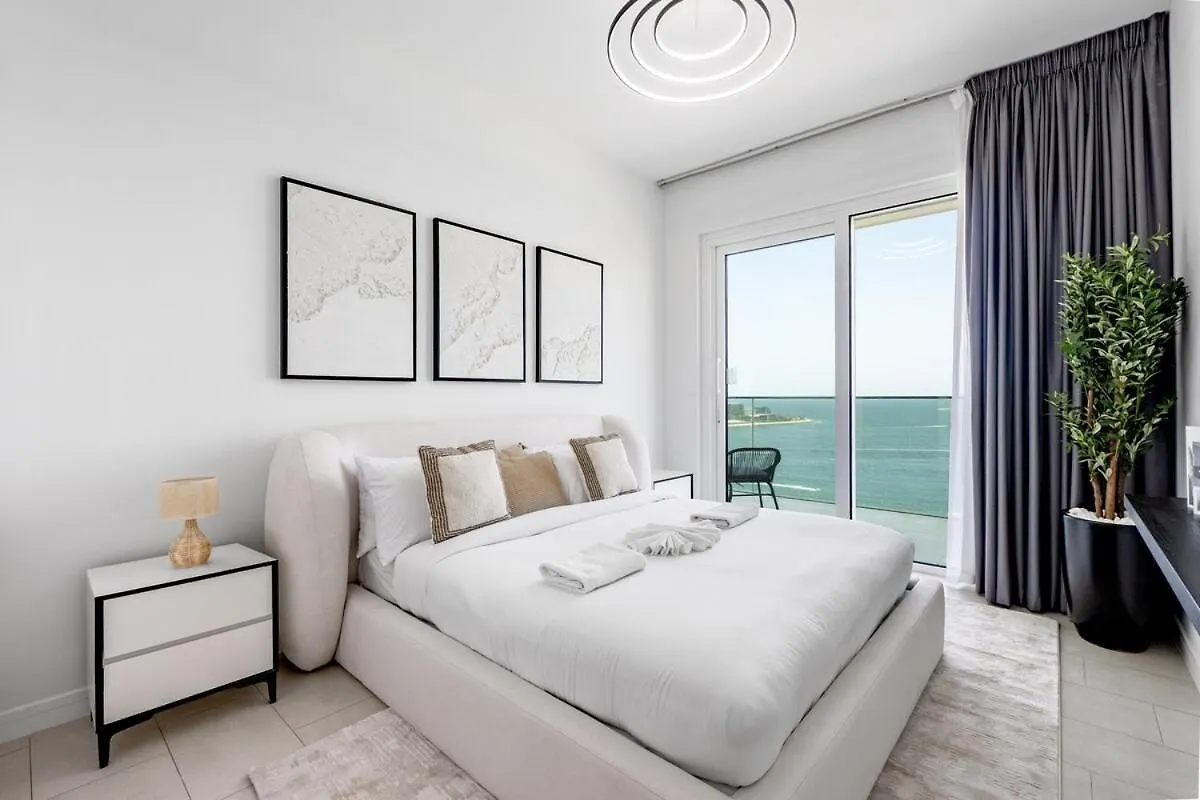 La Vie Jumeirah Beach Residence 3 Bedroom Beachfront Apartment With Palm Views Dubai